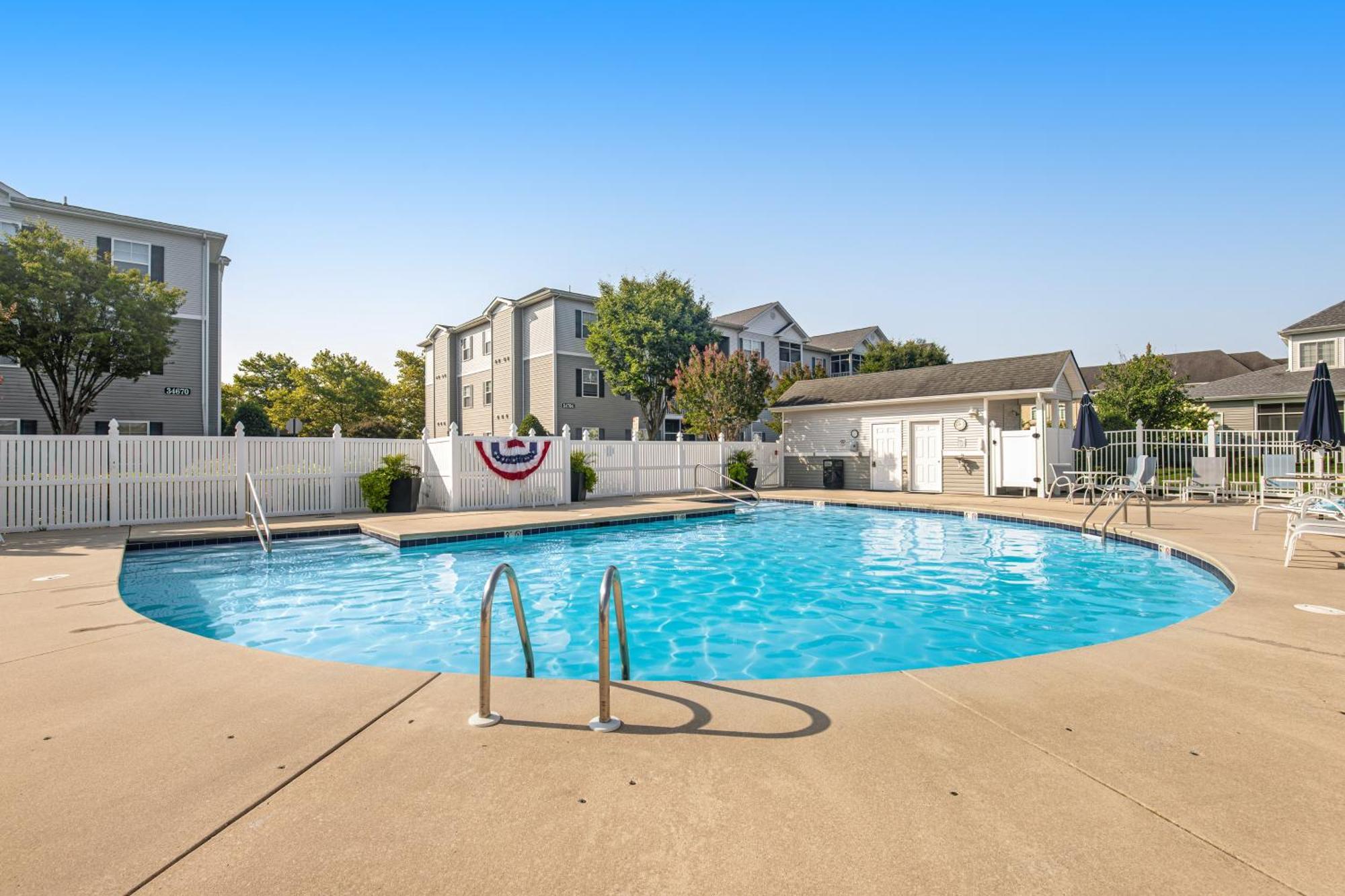 At Bay Crossing --- 34670 Cir, Unit 2207 *